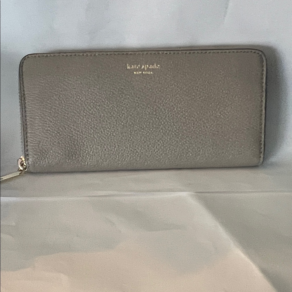 NWOT Kate Spade ♠️ Dove Grey Wraparound Wallet